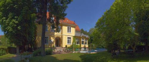 Hotel Restaurant Du Parc Thann Exterior photo